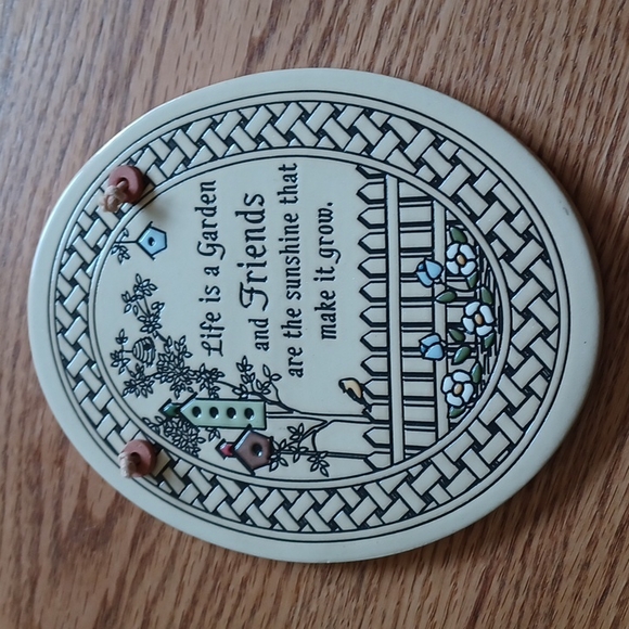 A Friends Plaque - Picture 2 of 3